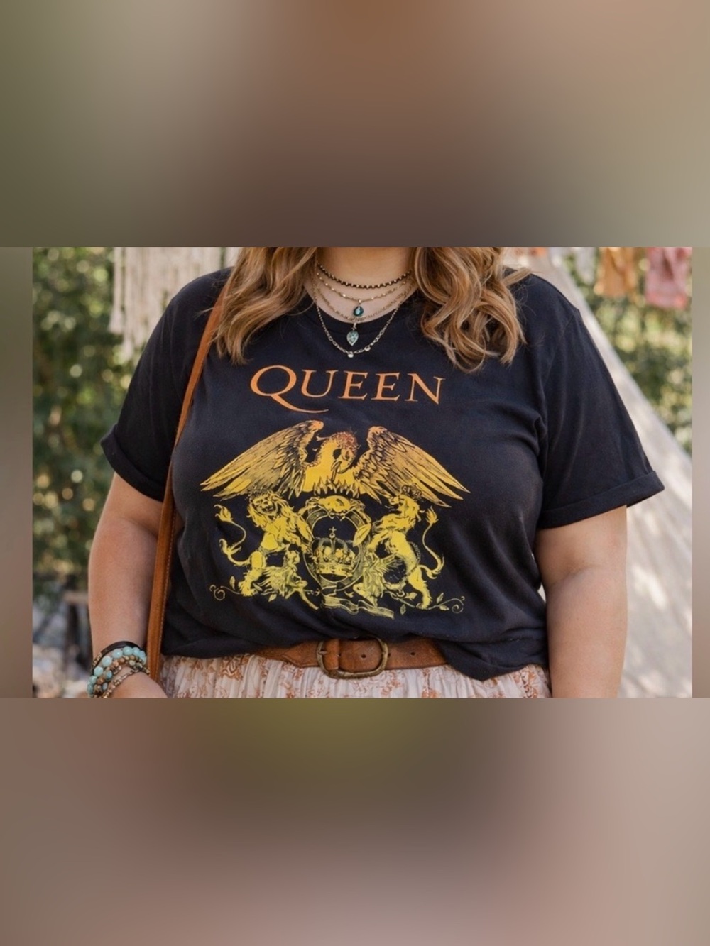 *Queen Official -Crest Graphic - light cotton black band tee
